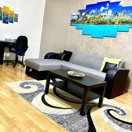 Sky Modern 1 Bedroom Apt W Free Parking Bukarest Kültér fotó