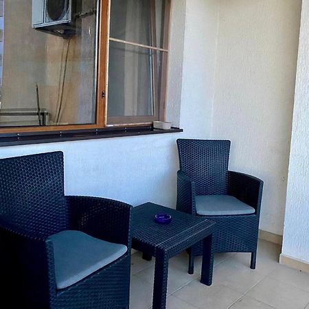 Sky Modern 1 Bedroom Apt W Free Parking Bukarest Kültér fotó