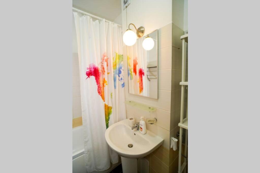 Sky Modern 1 Bedroom Apt W Free Parking Bukarest Kültér fotó