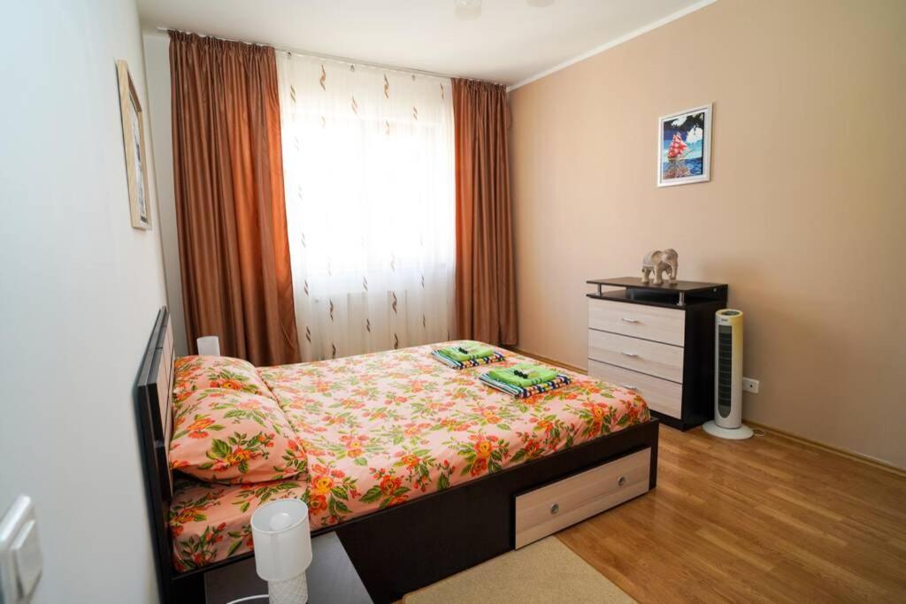 Sky Modern 1 Bedroom Apt W Free Parking Bukarest Kültér fotó