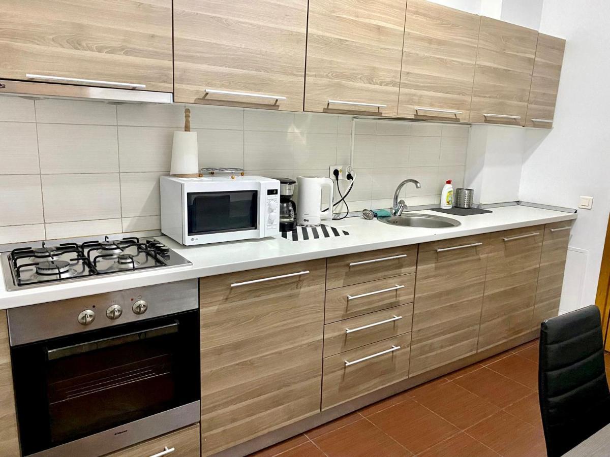 Sky Modern 1 Bedroom Apt W Free Parking Bukarest Kültér fotó
